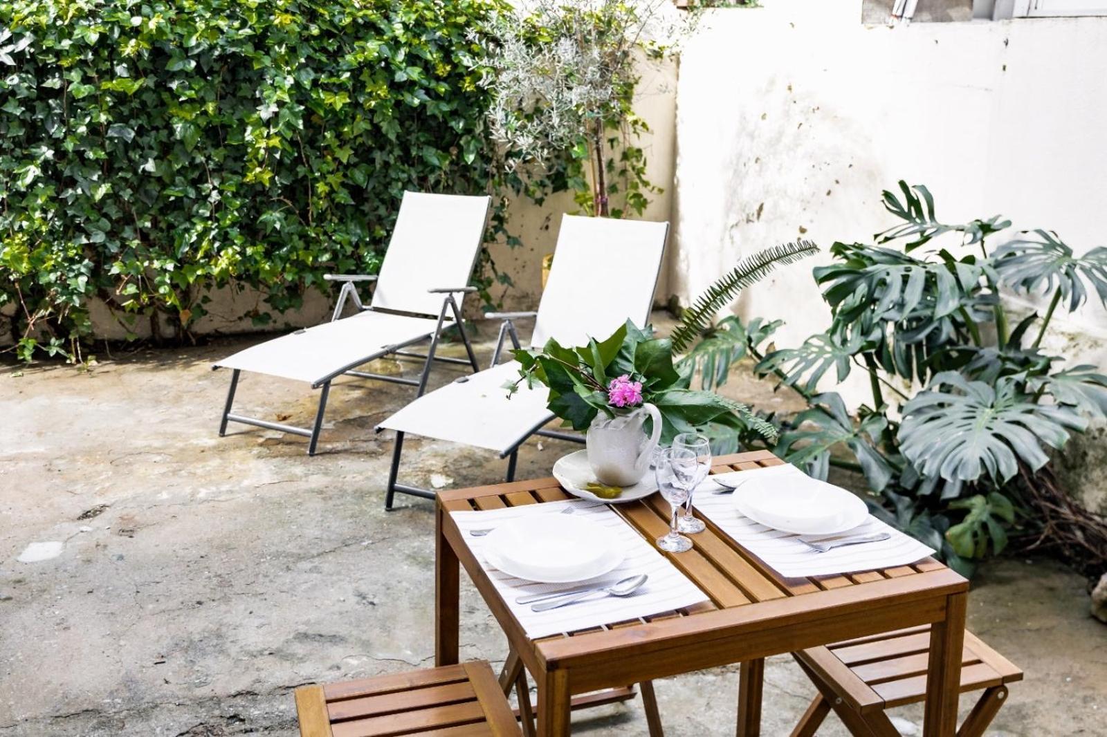 Sunny Patio Apartment
