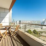 Modern 2 Bedroom Apartment With Balcony And Amazing Views