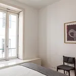 Classy 2Bdr Apartment In Downtown By Lovelystay