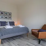 Glamorous Lisbon 2Bdr Apartment By Lovelystay