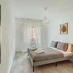 Elegant 3 Bedroom Apt - City Centre - Garage - Metro
