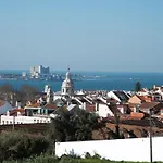 Flat With A Garden In Belem