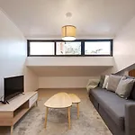 Santos Gem IV - Central Studio - Work-Friendly