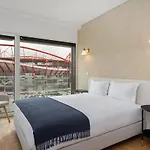 Whome Urban Retreat W/Parking, Elevator & Ac By Benfica Stadium