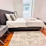 Lisbon Large City Flat Up 8Pp
