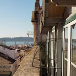 Principe Real Charming Garden View Flat At The Heart Of Lisbon