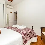 Exotic M2 R2 - Comfortable Classy Double Room With Shared Bath