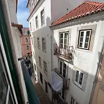 2 Bedroom, 2 Bathroom Apartment - Travessa Da Madalena