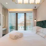 Luster Hotel