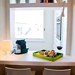 Cosy And Renewed T2 Apartament In Campolide - 1D