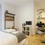 Urban Chic-Chiado Pantone Studio