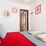 Lov\'Alfama, At Home In Lisbon