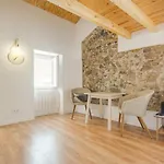 Classic Lisbon Homes: Bright & Central In Belem