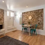 Classic Lisbon Homes: Bright & Central In Belem