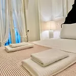 Quarto Com Banheiro Privativo Na Baixa