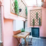 Camoes Lounge Apartment W/Courtyard