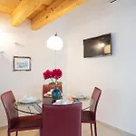 Duques Villa - Renovated Historical Villa
