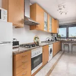 Lisbon Relax Pool Apartment - Free Parking Garage