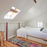 Central, Comfy And Light-Filled Apt, By Timecooler