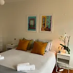 Quarto Com Banheiro Privativo Na Baixa