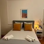 Quarto Com Banheiro Privativo Na Baixa