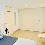 Renovated Apartment With Small Garden In Ajuda