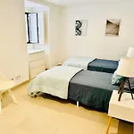 Renovated Apartment With Small Garden In Ajuda