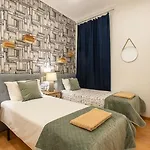Studio Fuer 9 Personen Und 1 Kind In Lissabon, Regio De Lisboa Costa De Lisboa - B58349