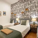 Studio Fuer 9 Personen Und 1 Kind In Lissabon, Regio De Lisboa Costa De Lisboa - B58349