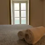 Central Bedroom In Shared House In Chiado - Historic Center Of Lisbon