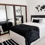 Comfortable Apartment With Balcony And Sea View In Lisbon 50 M²
