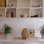 Shared Apartment With Bright Private Patio In Lisboa
