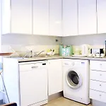 Joivy Modern 1-Bed Apt With Terrace, Moments From Sao Bento Palace