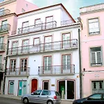Joivy Modern 1-Bed Apt With Terrace, Moments From Sao Bento Palace
