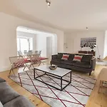 Lovelystay - Chic, Citrus Home - Private Garden
