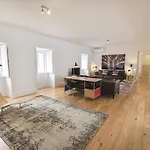 Lovelystay - Chic, Citrus Home - Private Garden