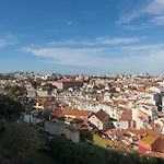 Modern Apartment with View near Castelo de São Jorge