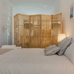 Typical Light Filled Graça Apartment, By TimeCooler