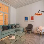 Lovelystay - Charming 3 Bedroom Wonder Downtown