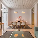 Lovelystay - Charming 3 Bedroom Wonder Downtown