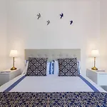 Amazing Downtown Apt With Small Balcony With View Over The Castle
