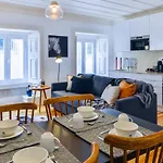 Sunny And Stylish Apartment - 11 Min To The Center
