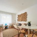 Belém Light Filled Apt With Patio, By TimeCooler