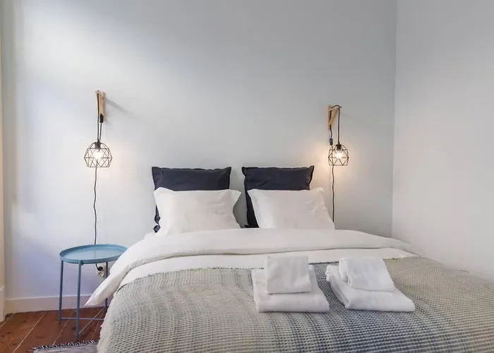 135 C - Quiet Charming Flat In Historic Alfama Near Baixa