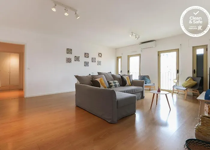 Modern & Bright Avenidas Novas By Homing