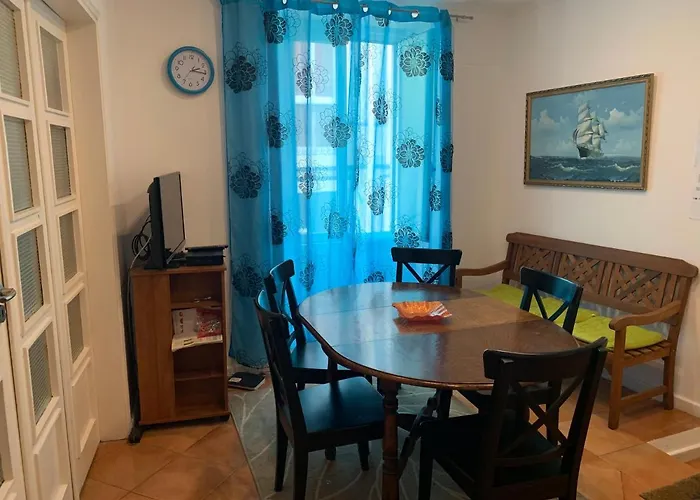 House And Rooms In Lisbon