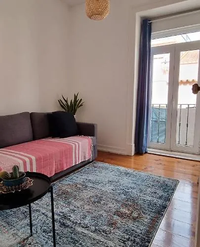 Charming Central Apartment To Rent