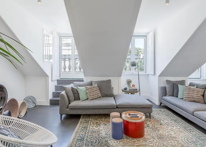 Principe Real Charming Garden View Flat At The Heart Of Lisbon