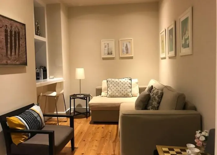 Cosy And Renewed T2 Apartament In Campolide - 1D