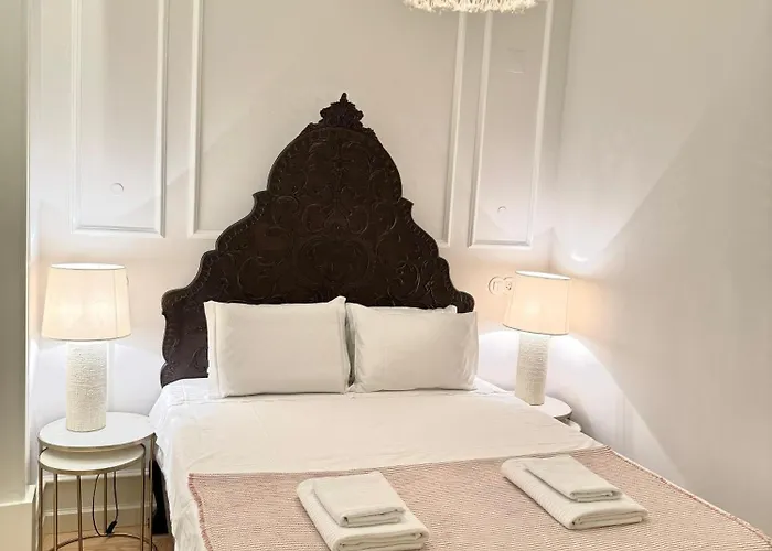 Quarto Com Banheiro Privativo Na Baixa